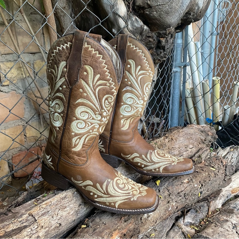 ❤️Circle G Brown Leather Western Boots with Cream Embroidery
